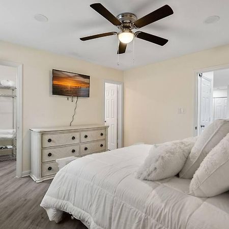 Cozy 2 Bedroom Duplex In Charlotte, Jacuzzi, Sleeps 6 Plus 2 Dış mekan fotoğraf