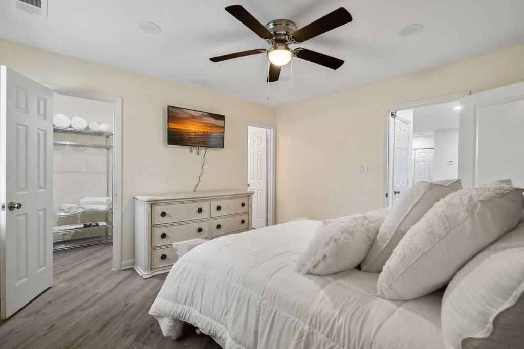 Cozy 2 Bedroom Duplex In Charlotte, Jacuzzi, Sleeps 6 Plus 2 Dış mekan fotoğraf