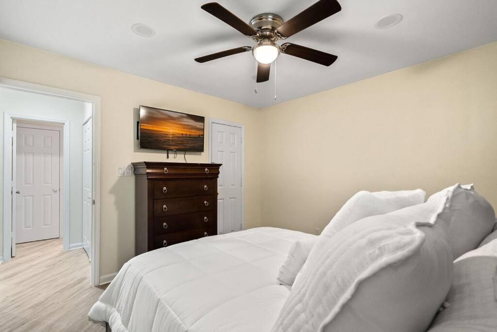 Cozy 2 Bedroom Duplex In Charlotte, Jacuzzi, Sleeps 6 Plus 2 Dış mekan fotoğraf