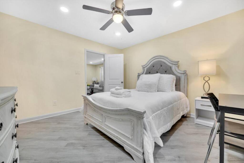 Cozy 2 Bedroom Duplex In Charlotte, Jacuzzi, Sleeps 6 Plus 2 Dış mekan fotoğraf